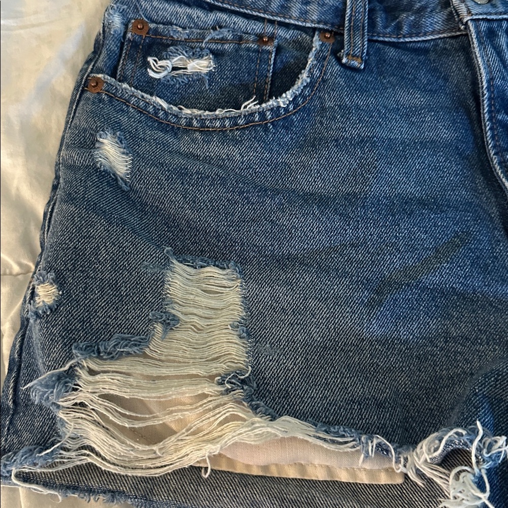 Abercrombie boyfriend mid rise denim jean shorts - women’s size 6 - Picture 3 of 4